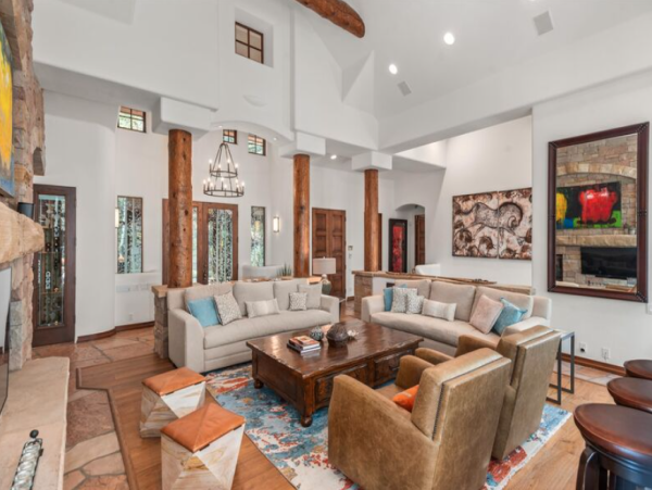 Luxurious Ski-in/ Ski-out Vacation Home - Family-Friendly Retreat